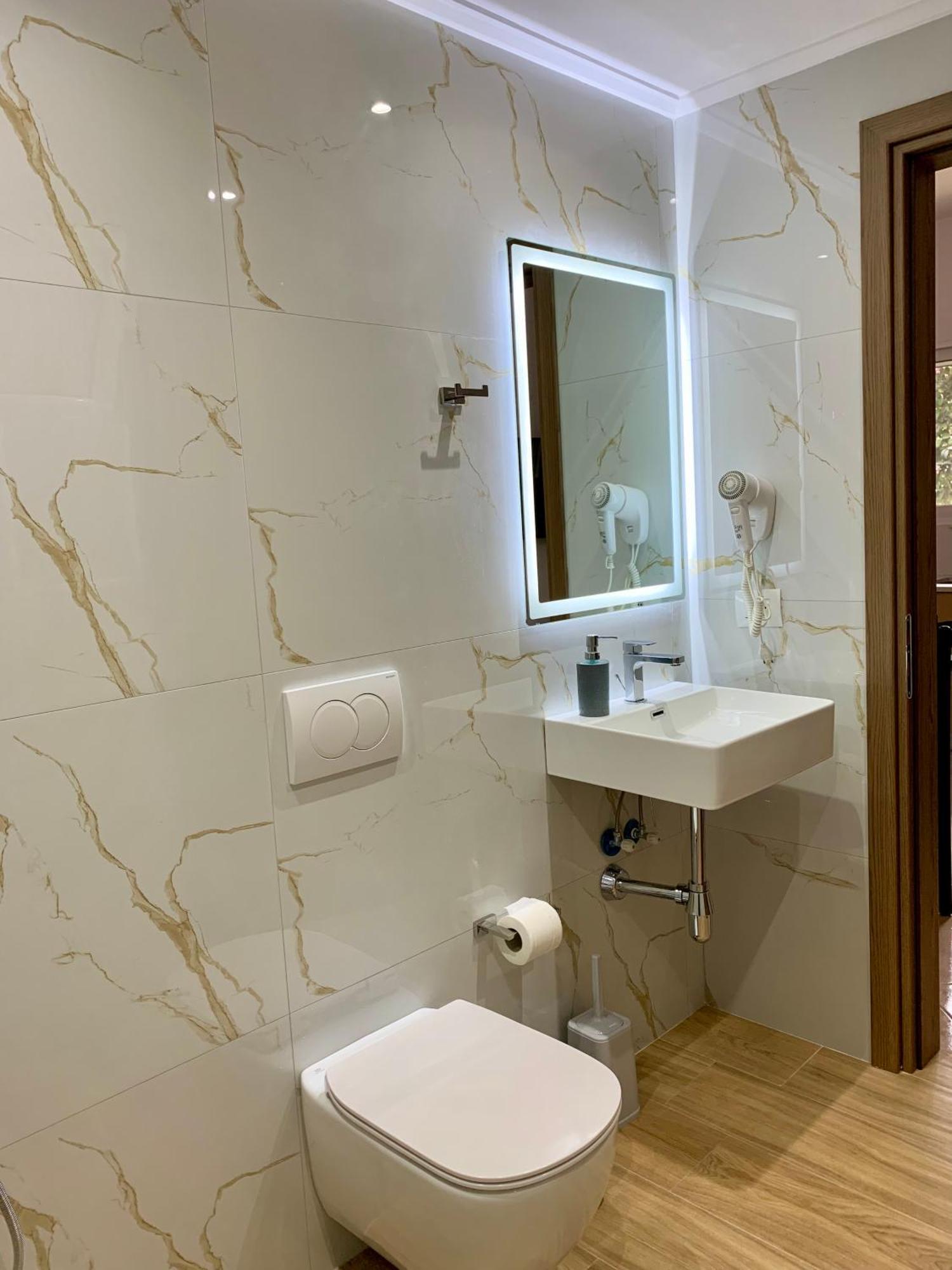 Maxus Apts Sarande Luaran gambar
