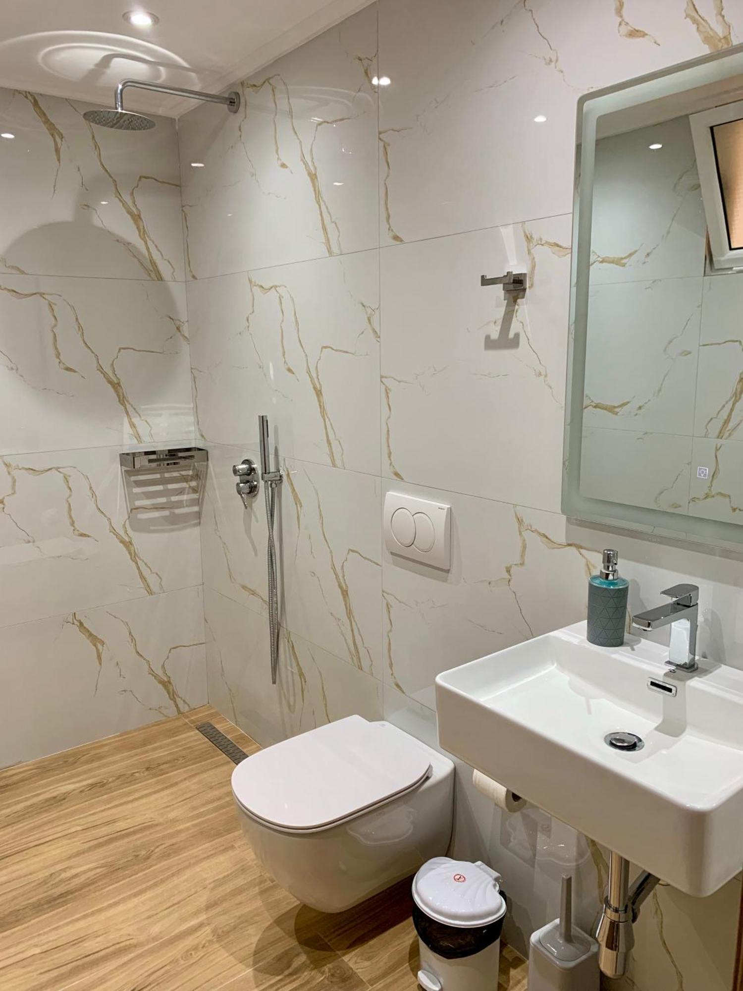 Maxus Apts Sarande Luaran gambar