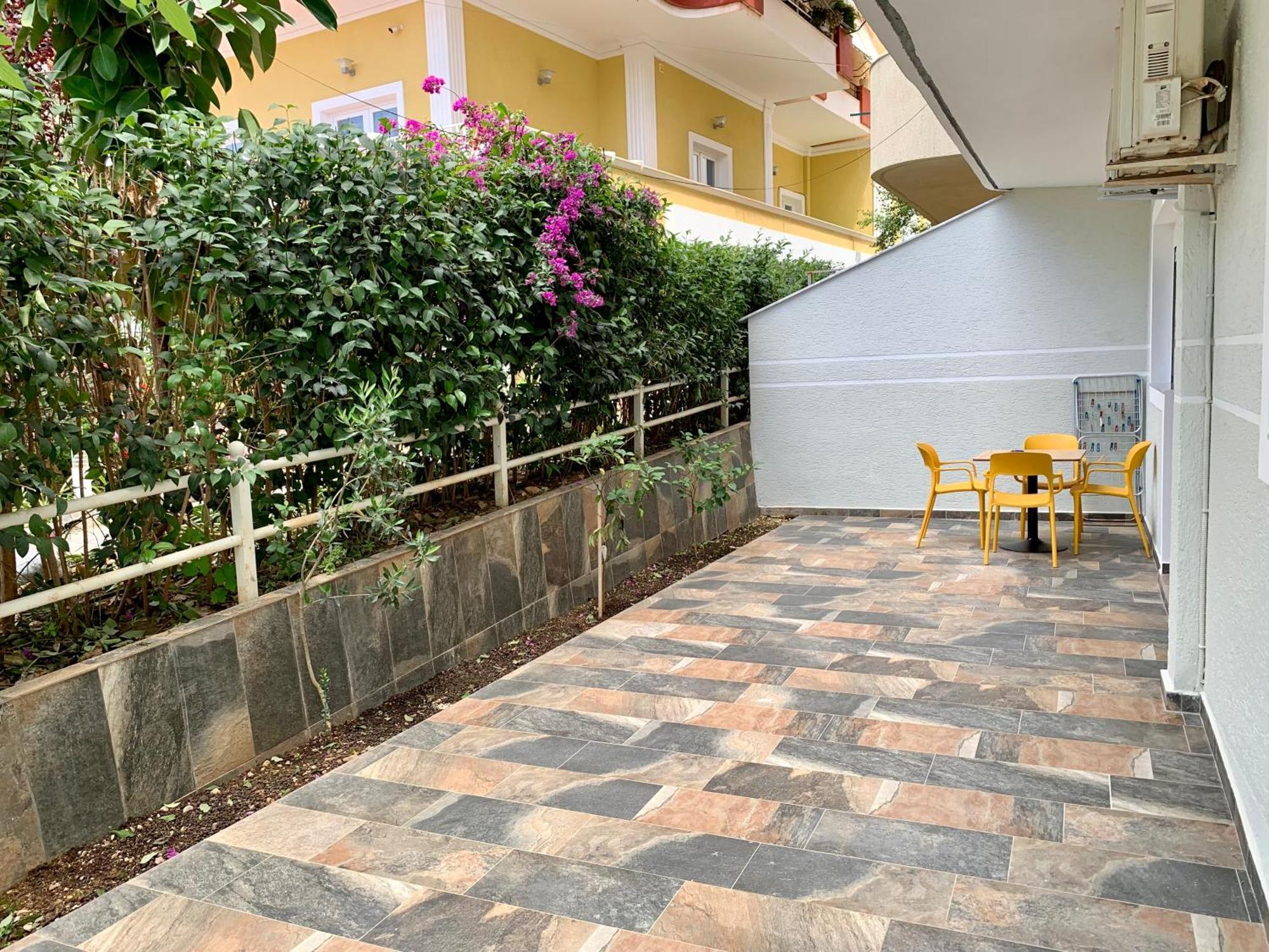 Maxus Apts Sarande Luaran gambar