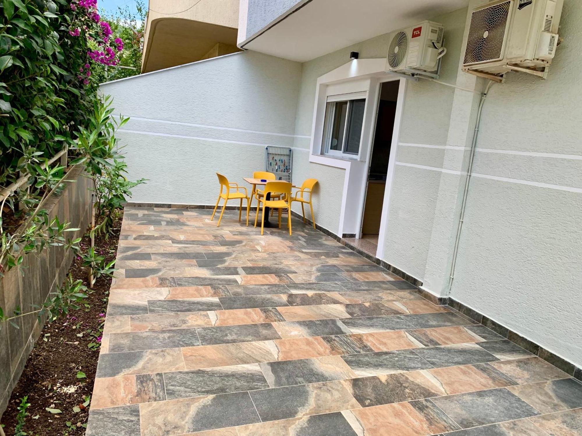 Maxus Apts Sarande Luaran gambar